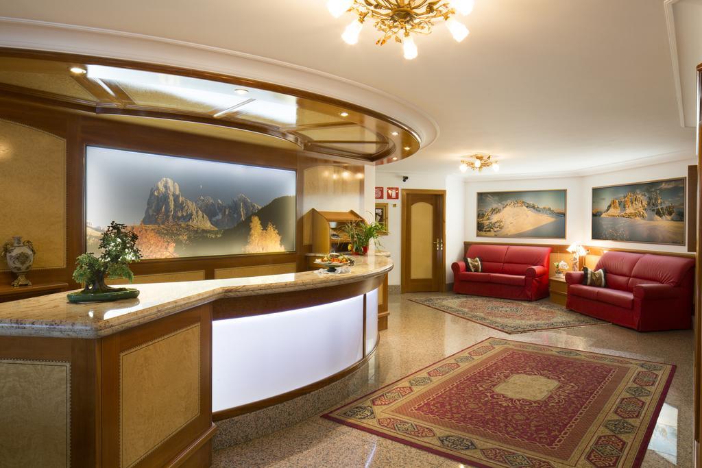 Residence Isabell Selva di Val Gardena Esterno foto